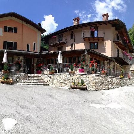 Agriturismo Cornei Da Nadia Guest House Collio Exterior photo